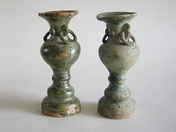 Pair of vases with ring handles – (0308-1)